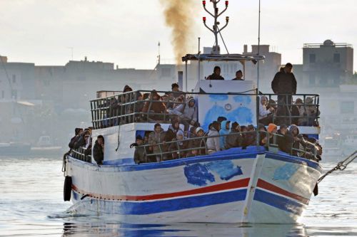 Συνεχίζεται το κύμα μεταναστών από την Τυνησία στη Λαμπεντούζα της Ιταλίας