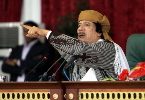 Σήμα για τον Καντάφι και 15 συνεργάτες του εξέδωσε η Interpol
