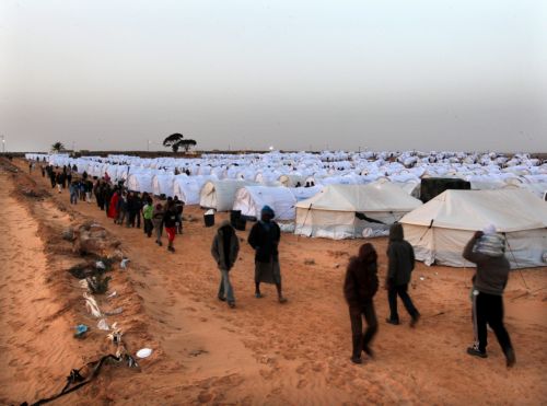 «Τρομοκρατημένοι» χιλιάδες ξένοι που έχουν εγκλωβιστεί στην Λιβύη