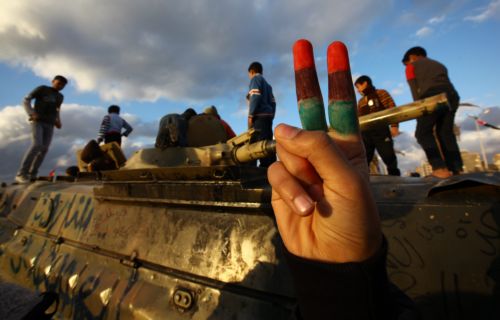 Στη δίνη εμφυλίου η Λιβύη, αιματηρές συγκρούσεις και επιδρομές