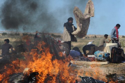Αυξάνονται οι διεθνείς πιέσεις προς τον Καντάφι, συνεχίζονται οι αιματηρές συγκρούσεις