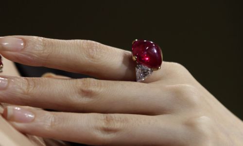 Κλεμμένα κοσμήματα βρέθηκαν σε αποχέτευση σπιτιού στο Παρίσι