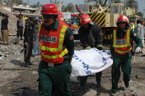 Επίθεση αυτοκτονίας με δεκάδες νεκρούς κατά τη διάρκεια κηδείας στο Πακιστάν