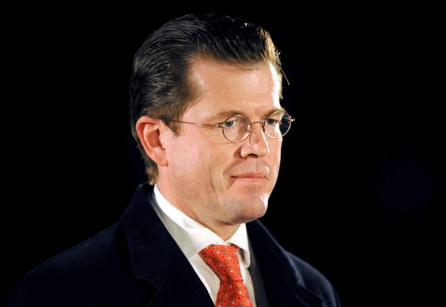 «Συγγνώμες» μοιράζει ο παραιτηθείς Γκούτενμπεργκ για την επίμαχη διατριβή