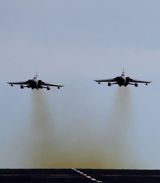 Πυρετώδεις διαβουλεύσεις για ενδεχόμενη στρατιωτική δράση κατά της Λιβύης