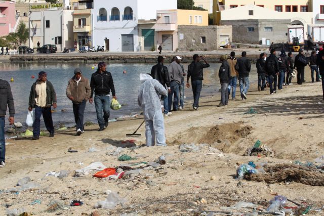 Χρηματικό κίνητρο για να διώξει παράνομους μετανάστες εξετάζει η Ιταλία