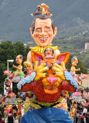 Παραίτηση Μπερλουσκόνι ζητά η αντιπολίτευση με την υπογραφή 10 εκατ. Ιταλών