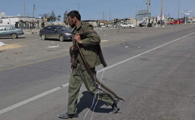 Διυλιστήριο στη Ρας Λανούφ βομβάρδισαν οι δυνάμεις του Καντάφι