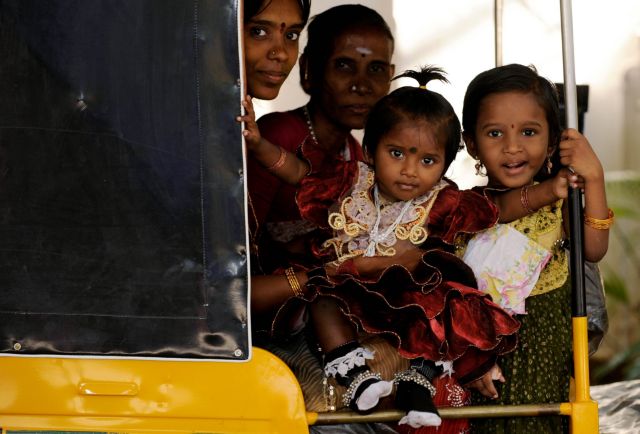 Τα 1,21 δισεκατομμύρια ξεπέρασε ο πληθυσμός της Ινδίας