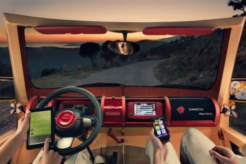 Ηλεκτρικό IX εκφωνεί στον οδηγό μηνύματα από το Facebook και το Twitter