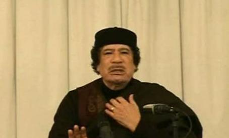 Απειλές Καντάφι για κύμα προσφύγων στην Ευρώπη αν δεν τον υποστηρίξει η ΕΕ