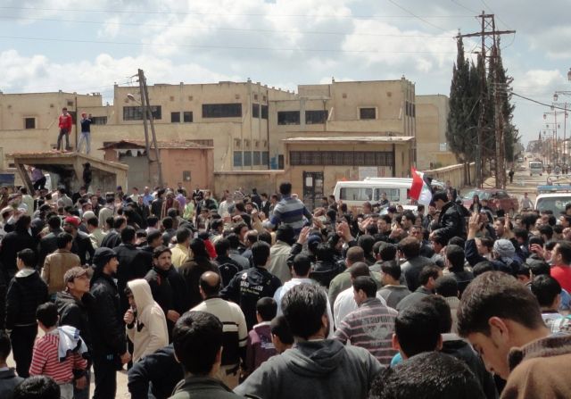 Στους δρόμους και πάλι οι Σύροι παρά την κυβερνητική καταστολή