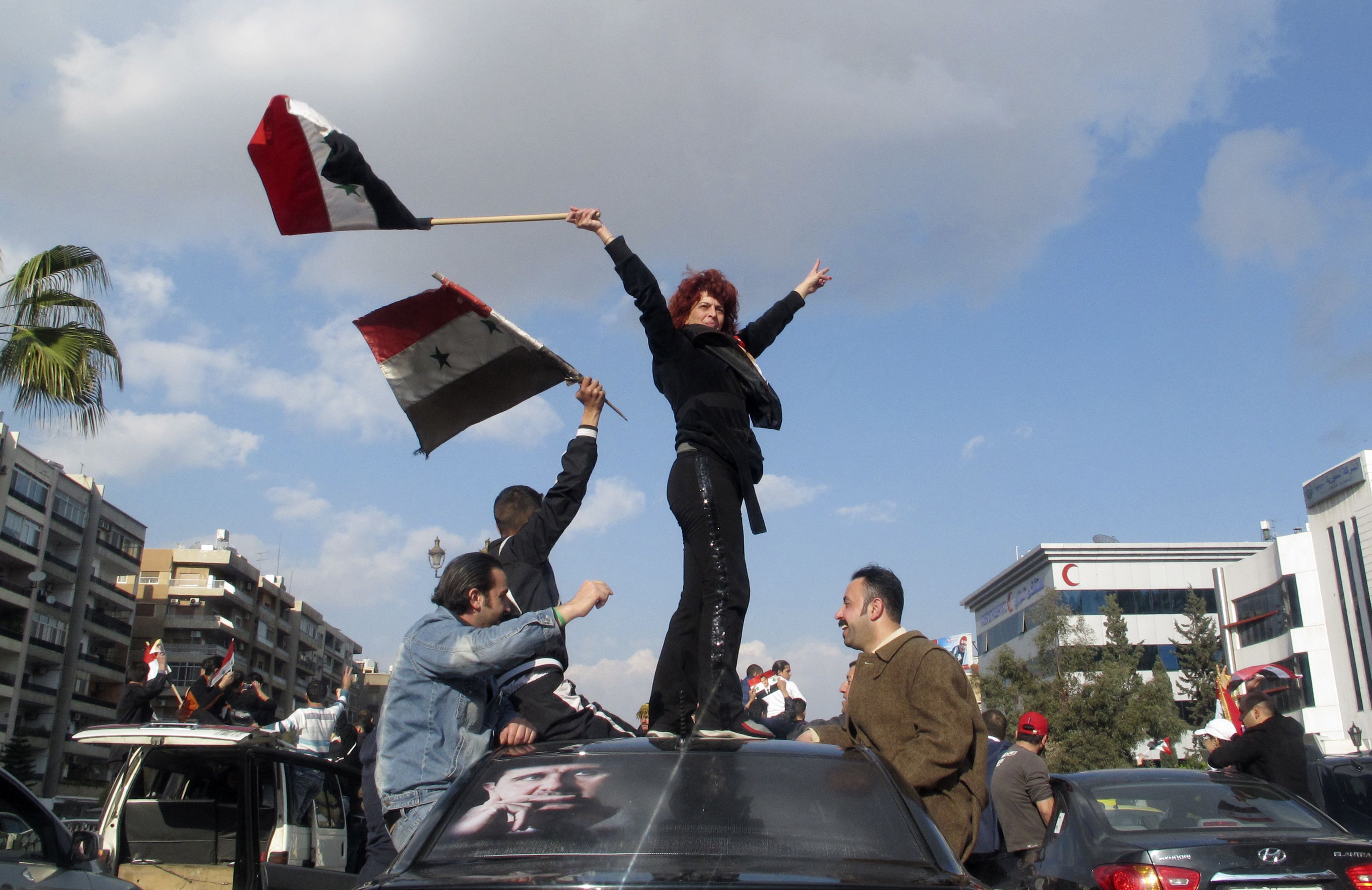 «Στις φλόγες» η Συρία από τις αντικαθεστωτικές διαδηλώσεις