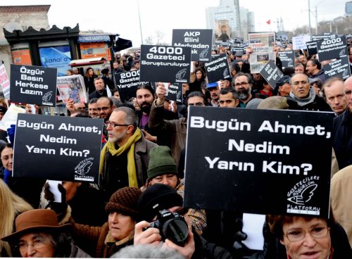 Προφυλακίστηκαν δύο Τούρκοι δημοσιογράφοι για την υπόθεση Εργκενεκόν