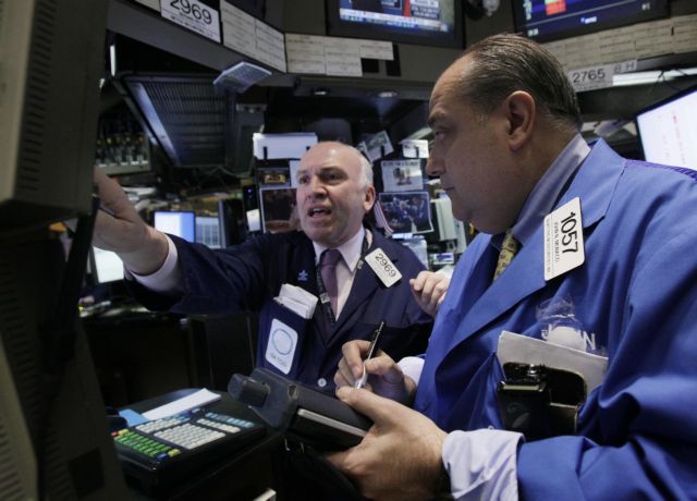 Ανοδικά κινήθηκε η Γουόλ Στριτ, σε υποχώρηση οι δείκτες στην Ευρώπη την Παρασκευή