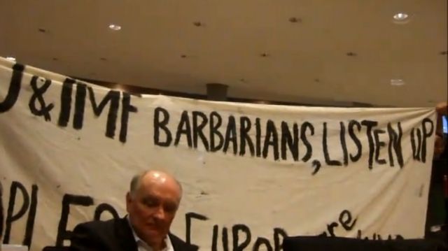 Eισβολή διαδηλωτών στην Ευρωβουλή στη διάρκεια εκδήλωσης για την Ελλάδα