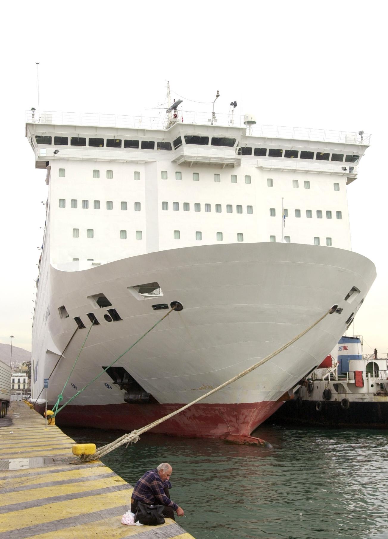 Ανθρωποι του Καντάφι απαγορεύουν τον απόπλου ελληνικού πλοίου