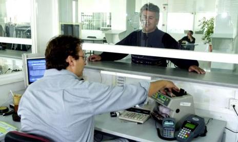 Ανησυχία στην αγορά από τα σχέδια για περικοπές στις φοροαπαλλαγές