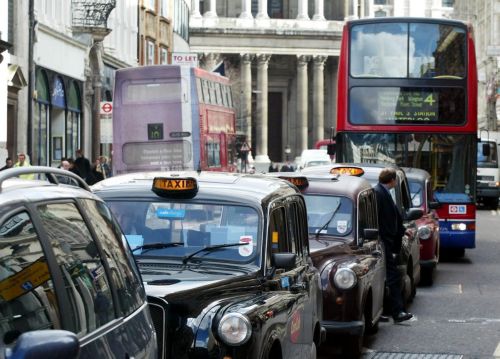 Μόνο ηλεκτροκίνηση στις μεγάλες πόλεις ονειρεύεται για το 2050 η Κομισιόν