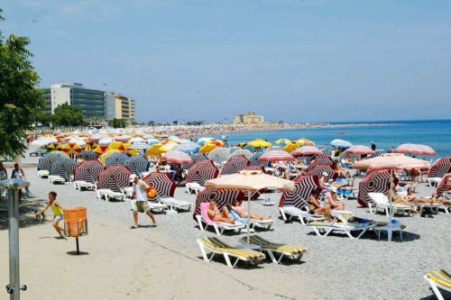 Στα 20.380 ευρώ υποχώρησε το κατά κεφαλήν ΑΕΠ το 2009