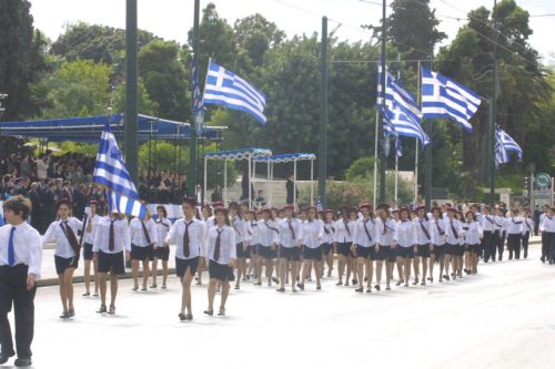 Επεισόδια στη διάρκεια της μαθητικής παρέλασης στο κέντρο της Αθήνας