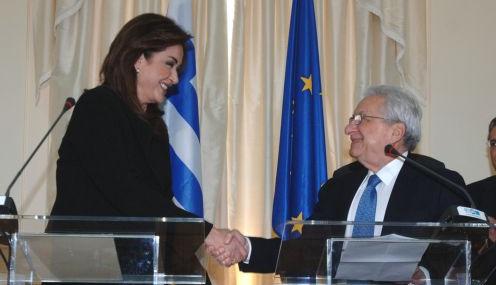 Βολές Μπακογιάννη προς Μολυβιάτη για παρασκηνιακή στήριξη στον Αντ.Σαμαρά