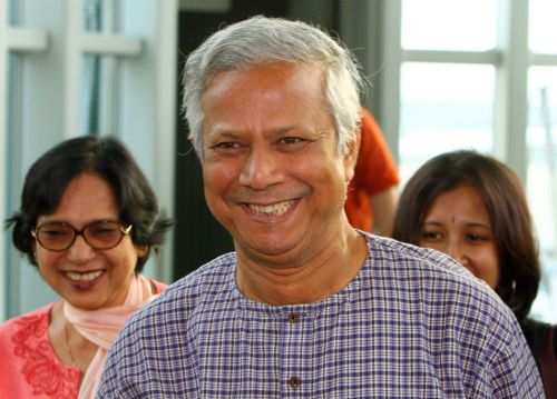 Δικαστική διαμάχη μετά την απόλυση του Μοχάμαντ Γιουνούς από την «Τράπεζα των Φτωχών»