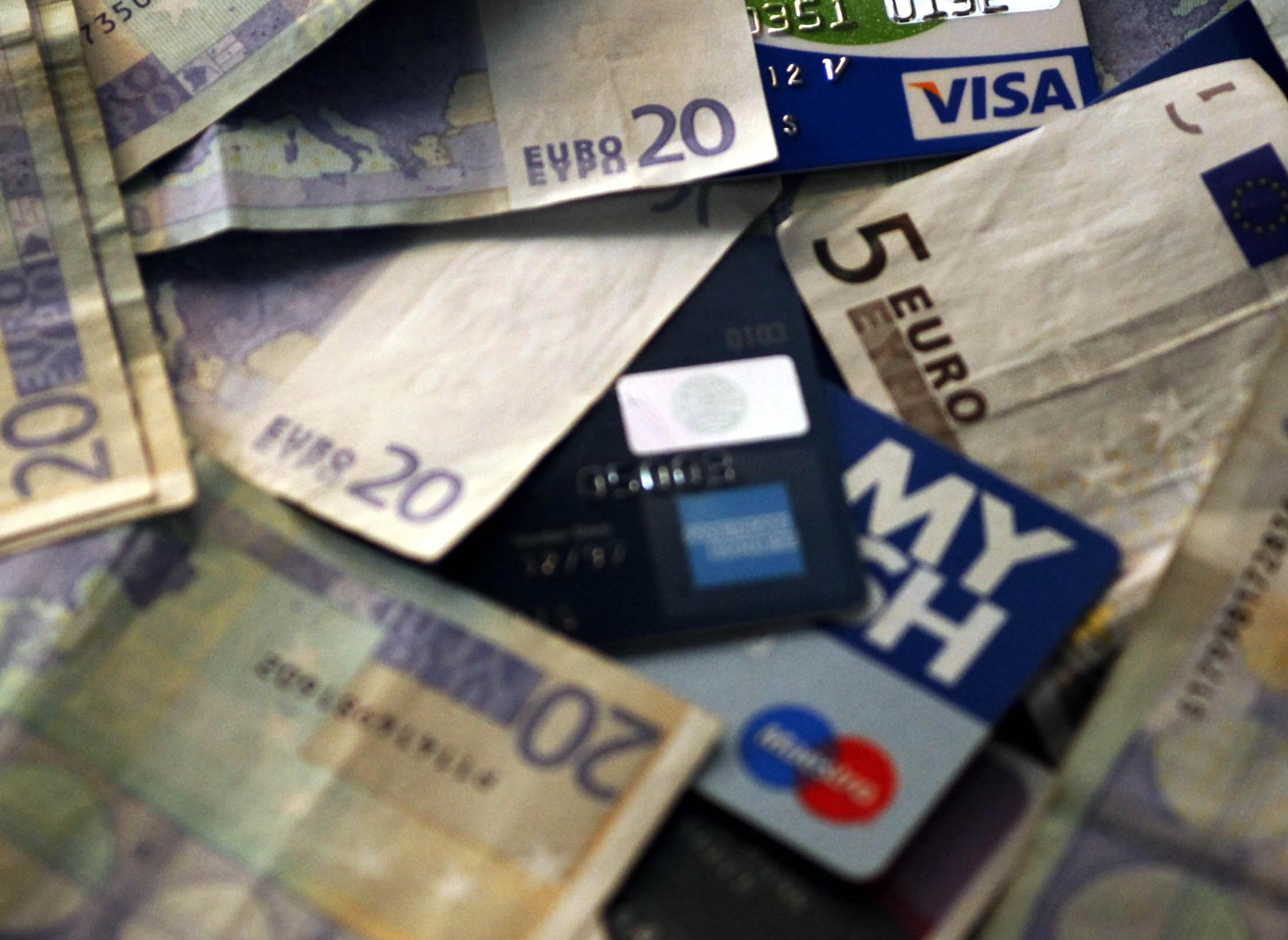 Απαγορεύονται από 1η Απριλίου τα μετρητά σε συναλλαγές άνω των 3.000 ευρώ