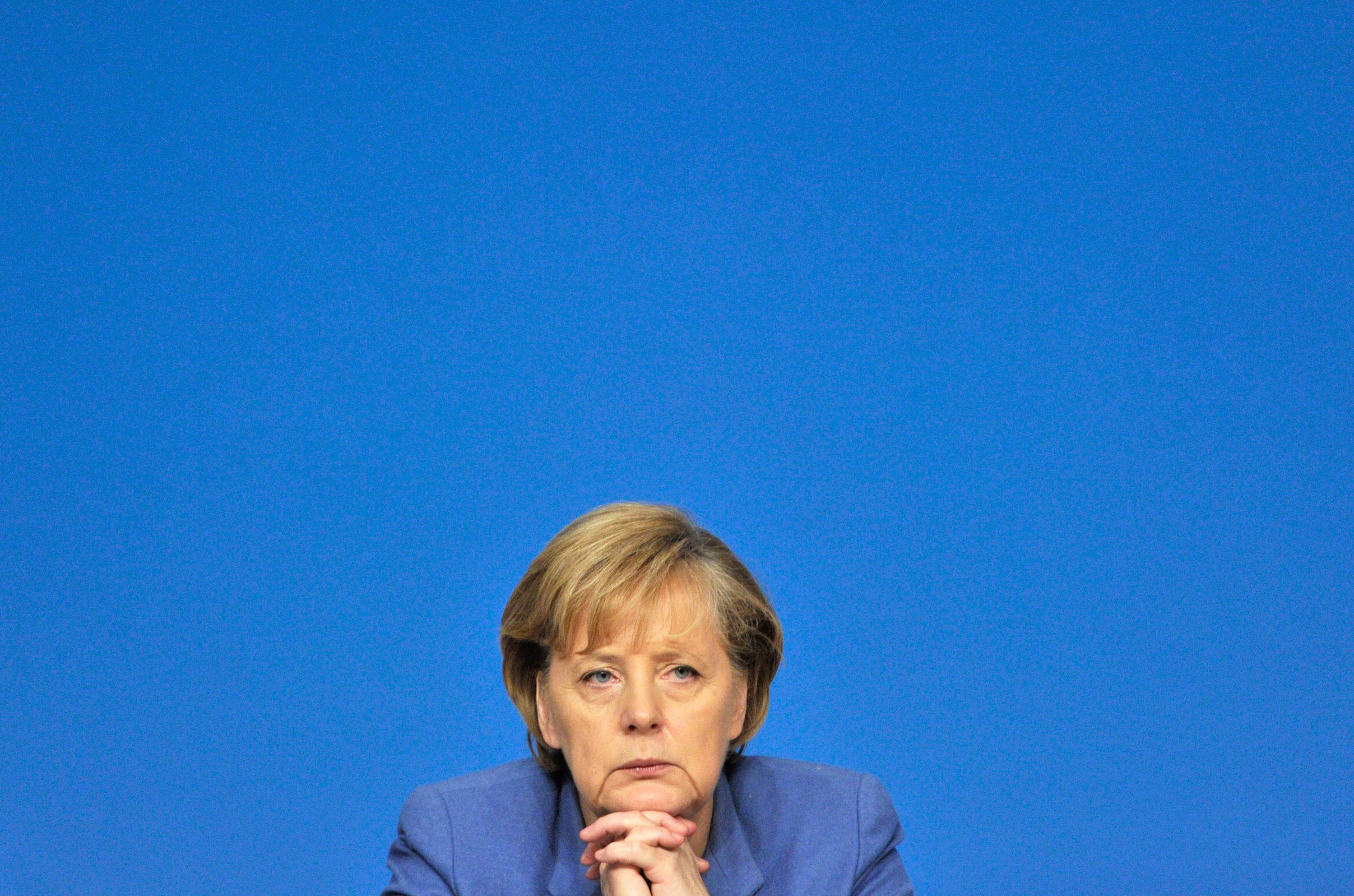 Δυσαρέσκεια στον γερμανικό Τύπο για τους χειρισμούς Μέρκελ στη Σύνοδο Κορυφής