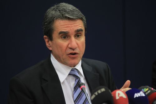 Διαμάχη Λοβέρδου – φαρμακοποιών και στη μέση οι ασφαλισμένοι του Δημοσίου