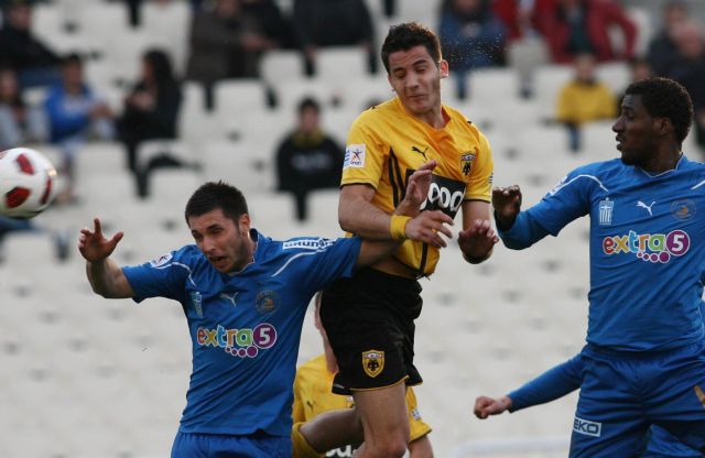 Η Παλέρμο ενδιαφέρεται για τον Κώστα Μανωλά της ΑΕΚ