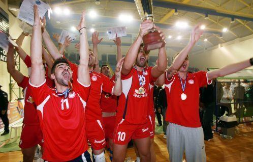 «Παλικάρια οι παίκτες μου» λέει ο Καλμαζίδης – Για σφαλιάρα έκανε λόγο ο Κράβαρικ