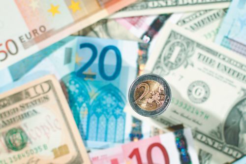 Στο υψηλότερο επίπεδο από τις αρχές του 2010 σκαρφαλώνει το ευρώ