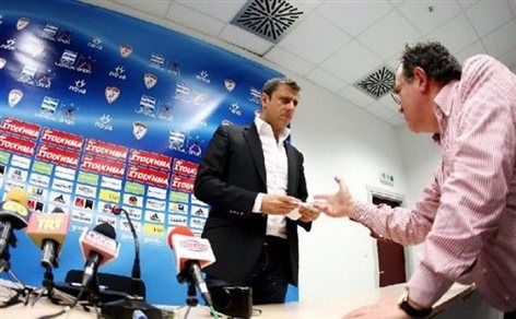 «Στοιχεία για πλαστά πιστοποιητικά» προαναγγέλει ο Αδαμόπουλος