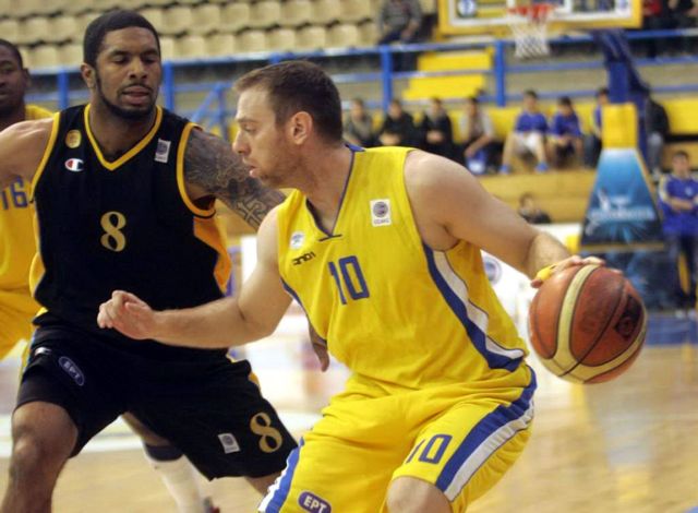 «Πέταξε» στην οκτάδα το Περιστέρι με νίκη επί του Αμαρουσίου