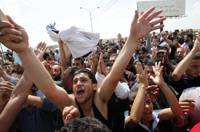 Σφοδρά πυρά στην Ντεραά, μία ημέρα μετά τη βίαιη καταστολή των διαδηλώσεων