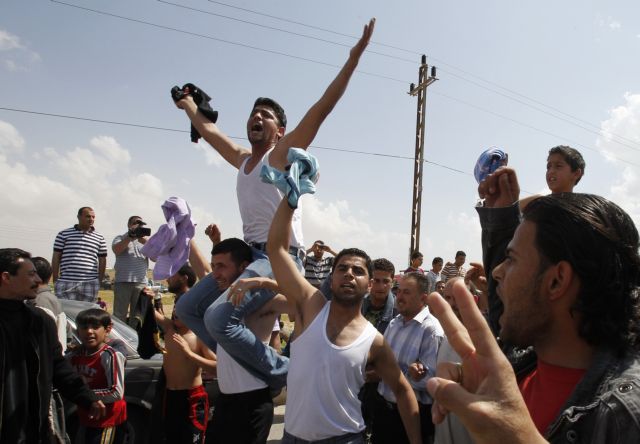 Το καθεστώς Άσαντ ανοίγει πυρ κατά των Σύρων που ζητούν ελευθερία