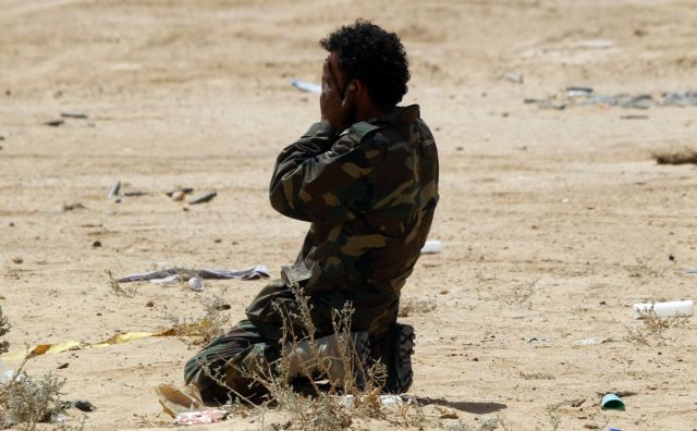 Επιδρομές, βομβαρδισμοί και ανθρωπιστικό δράμα στη Λιβύη