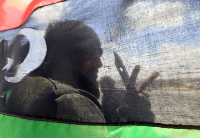 Οι Λίβυοι αντικαθεστωτικοί κατέλαβαν πέρασμα στη μεθόριο με την Τυνησία