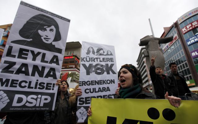 Αιματηρή κλιμάκωση αντιδράσεων στην Τουρκία για τον αποκλεισμό Κούρδων υποψηφίων