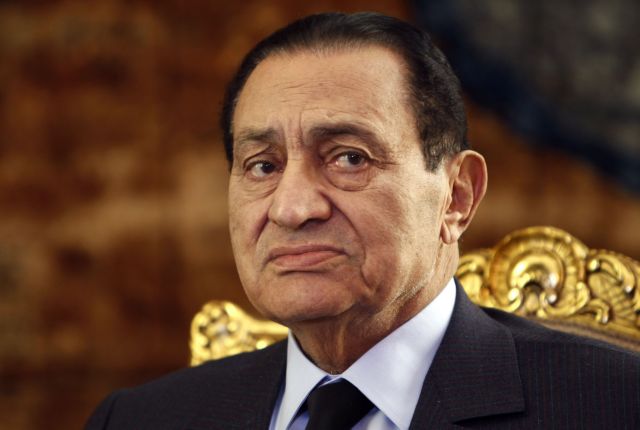 Υπό κράτηση τέθηκαν ο Χόσνι Μουμπάρακ και δύο γιοι του