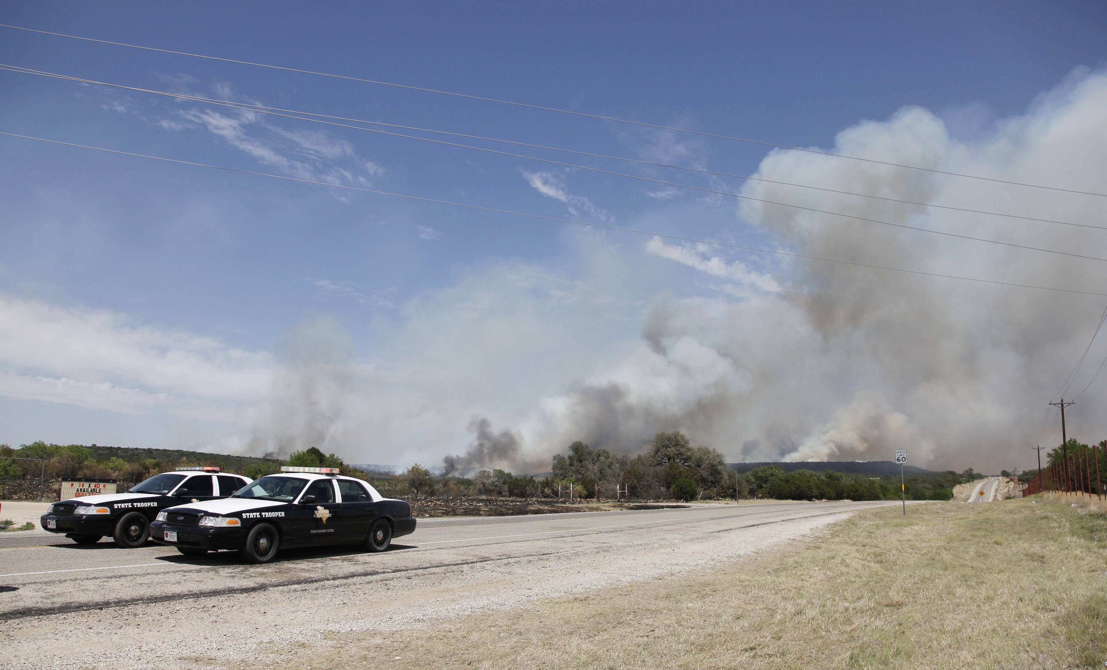 Μάχη με τις φλόγες δίνουν χιλιάδες πυροσβέστες στην πολιτεία του Τέξας