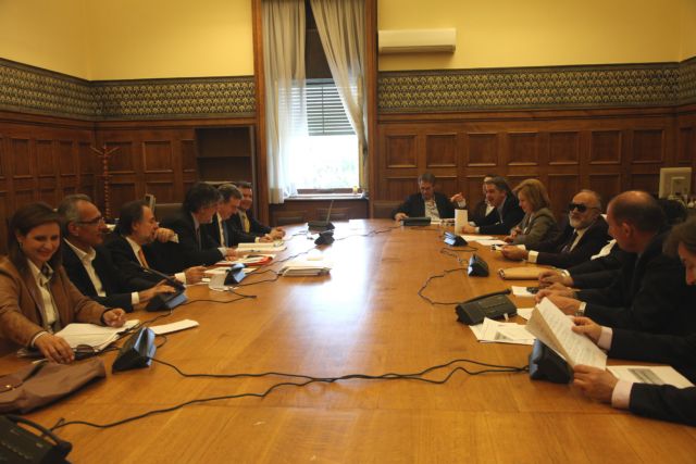 Πακέτο 10 δισ. ευρώ για την τόνωση των επενδύσεων σχεδιάζει η κυβέρνηση