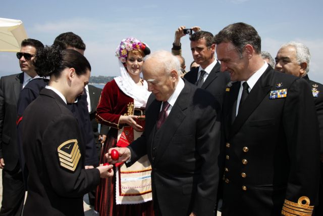 «Ο ελληνικός λαός έχει αστείρευτες δυνάμεις», λέει ο Κάρολος Παπούλιας