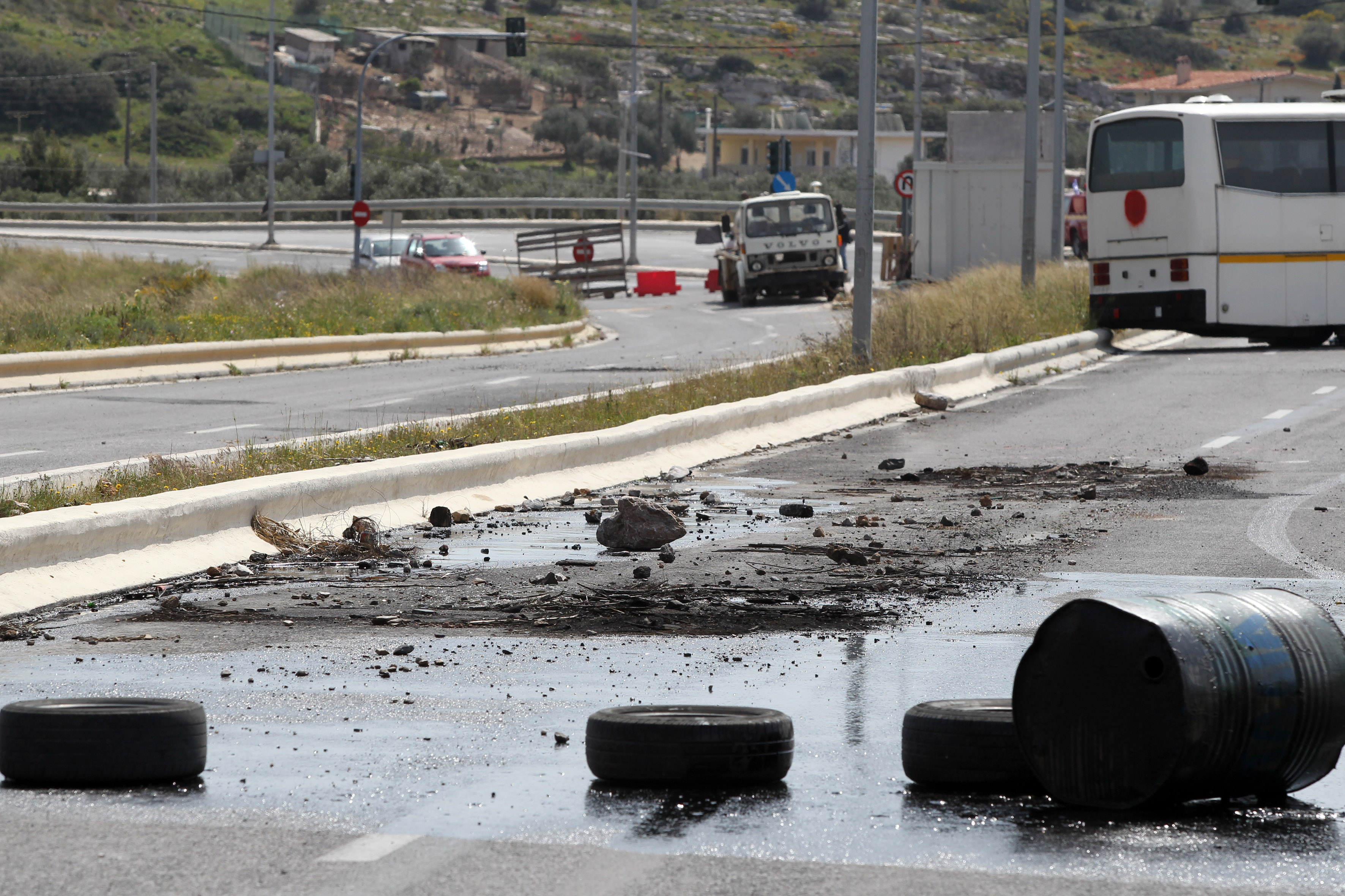 Η «ανακωχή» στην Κερατέα έφερε ηρεμία στους κατοίκους και σύγχυση στην κυβέρνηση