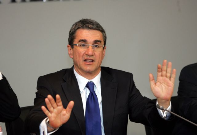 Για αμηχανία της κυβέρνησης και χαμένο πολύτιμο χρόνο κάνει λόγο ο Ανδρέας Λοβέρδος