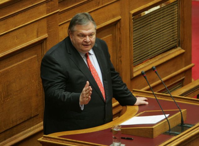 Πλαφόν τα 850 εκατ. ευρώ ανά έτος για εξοπλιστικά προγράμματα