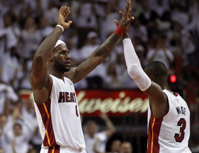 Το 1-0 έκαναν Μπουλς και Χιτ απέναντι σε Πέισερς και Σίξερς