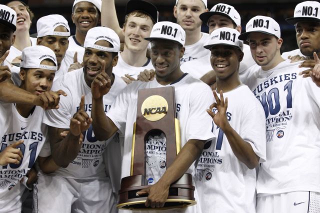 Τα Huskies επικράτησαν των Bulldogs με 53-41