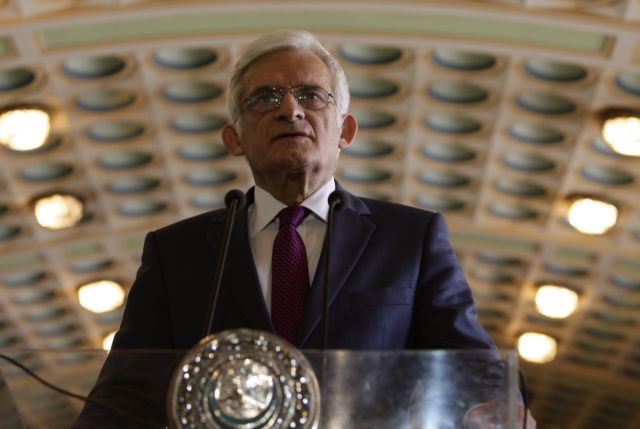 Στο… φαξ επιστρέφει ο πρόεδρος του Ευρωκοινοβουλίου μετά τις κυβερνοεπιθέσεις